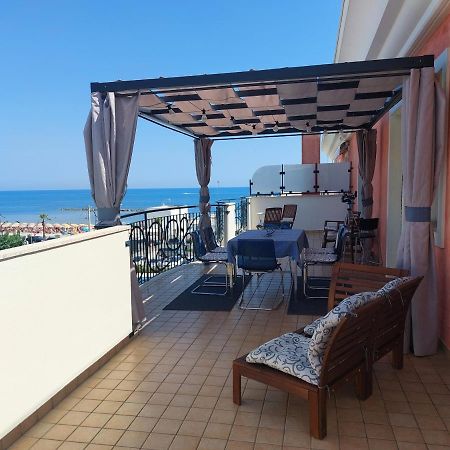Penthouse On The Adriatic Sea Apartamento Martinsicuro Exterior foto
