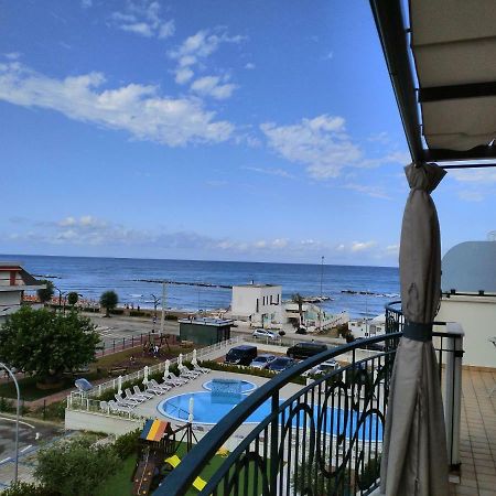 Penthouse On The Adriatic Sea Apartamento Martinsicuro Exterior foto